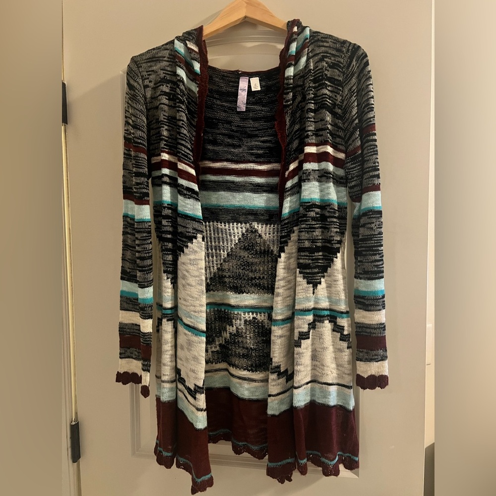 Alya Wrap - Cozy and Stylish. Perfect print!